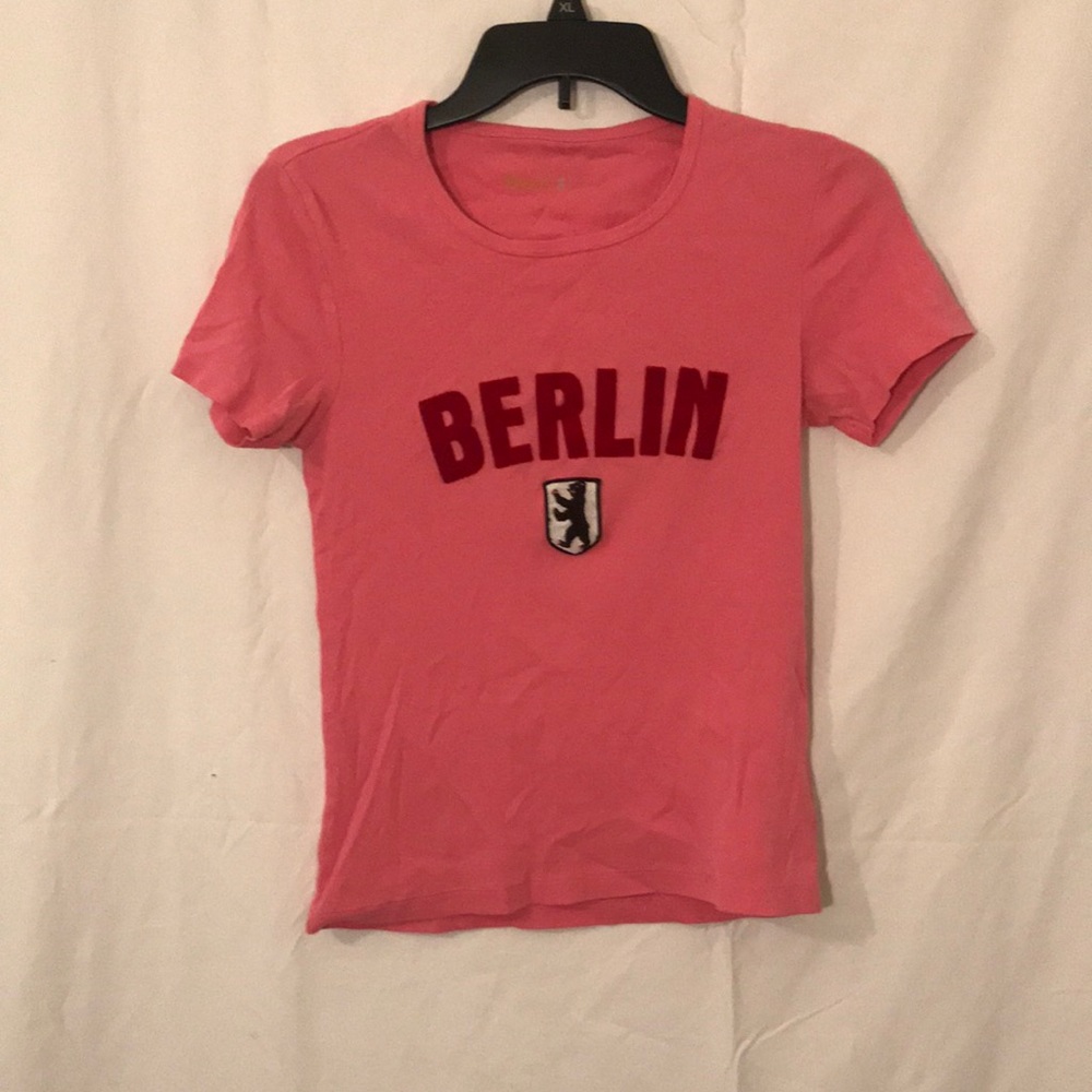 Berlin pink tshirt